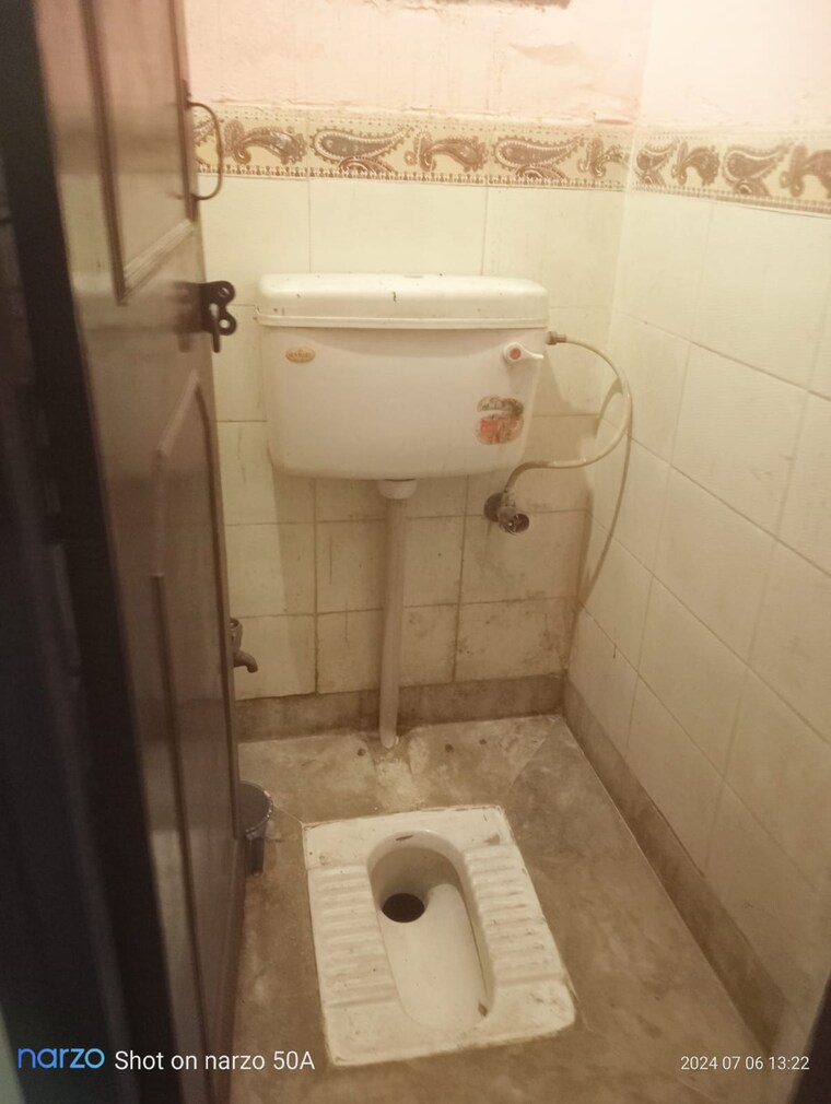 Bathroom, mayur vihar 2.5 Bedroom 750 Sq.Ft. Builder Floor In Mayur Vihar Delhi 9512667