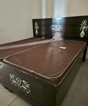 Room in 3 BHK Apartment at NK Savitry Enclave, Vip Road – for Rent