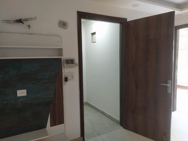 Room, sector 7 dwarka 4 Bedroom 2200 Sq.Ft. Apartment In Sector 7 Dwarka Delhi 9512673