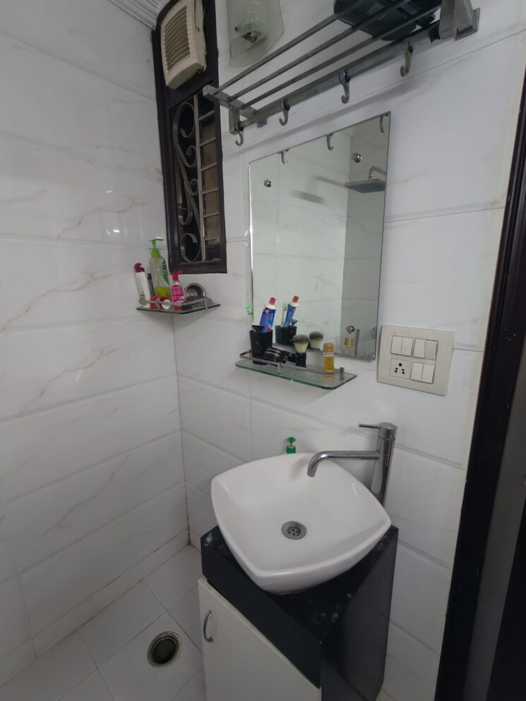 Bathroom, ocs-apartments 3 Bedroom 1180 Sq.Ft. Apartment In Mayur Vihar 1 Delhi 9512740