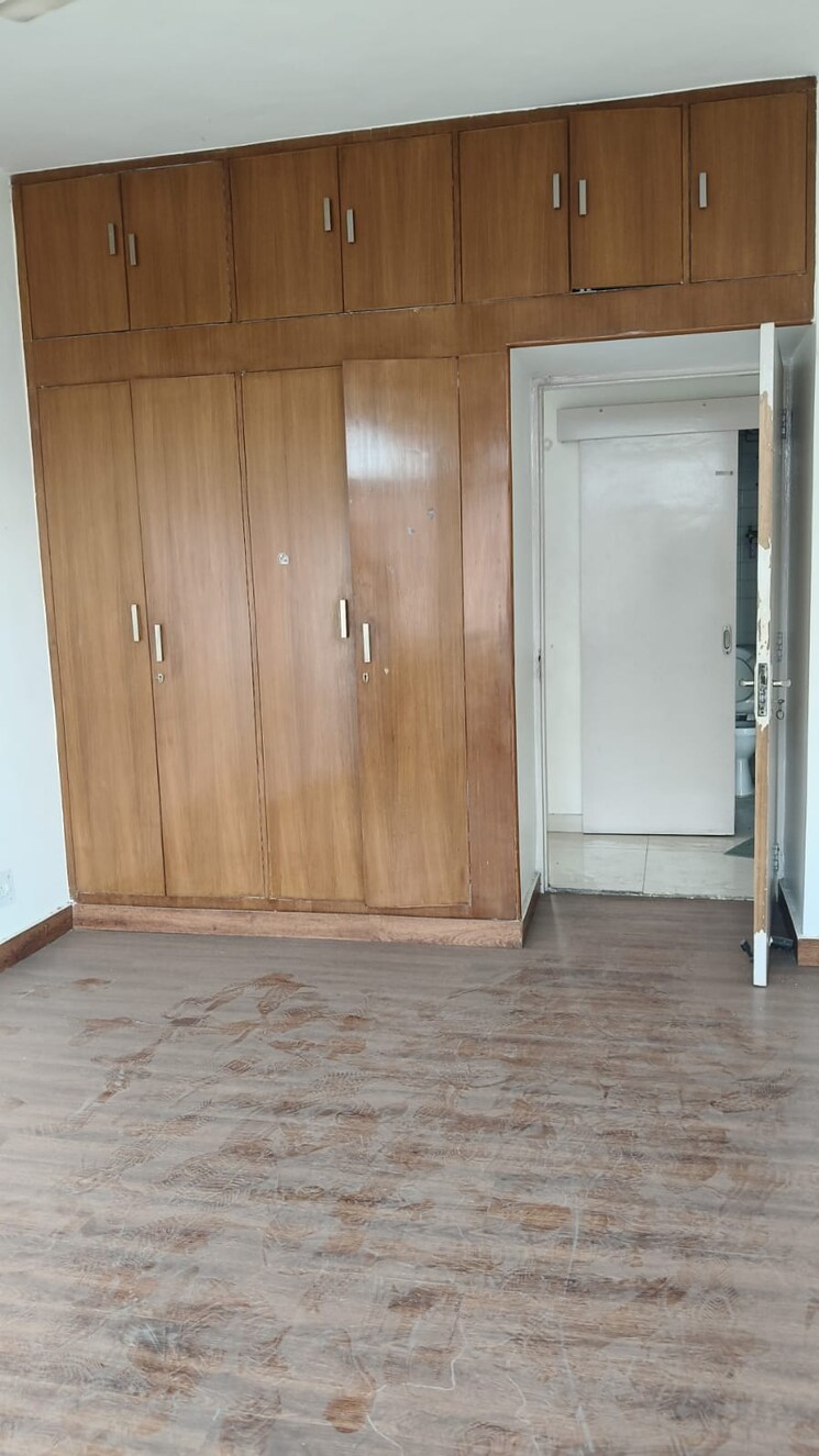 Room, mayur vihar 3 Bedroom 1250 Sq.Ft. Apartment In Mayur Vihar Delhi 9512867