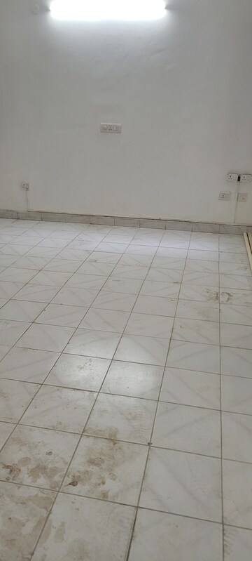 Room in 3.5 BHK Villa at Sushant Lok I – for Rent