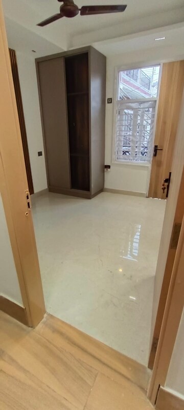 Room in 2 BHK Builder Floor at Saket – for Rent