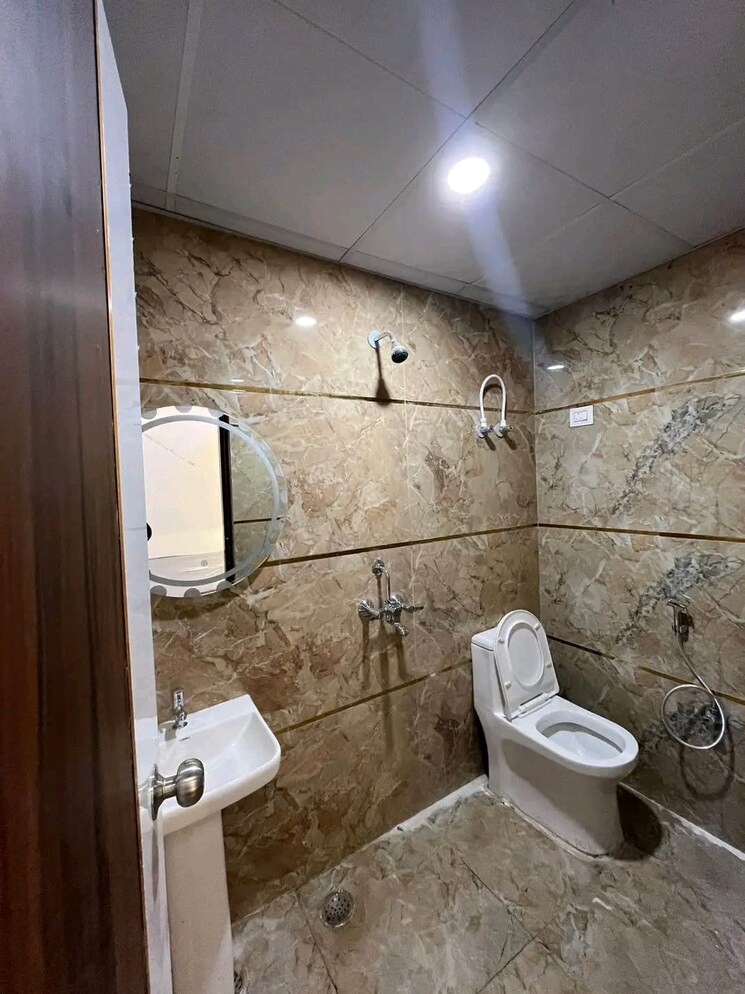 Bathroom, saket 2 Bedroom 950 Sq.Ft. Builder Floor In Saket Delhi 9512880