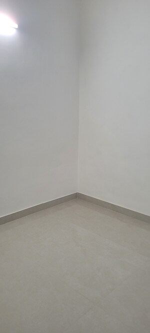 Room in 3.5 BHK Villa at Sushant Lok I – for Rent