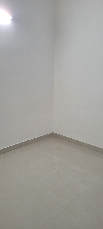 Room in 3.5 BHK Villa at Sushant Lok I – for Rent