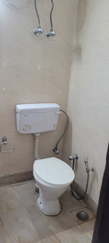 Bathroom in 3.5 BHK Villa at Sushant Lok I – for Rent