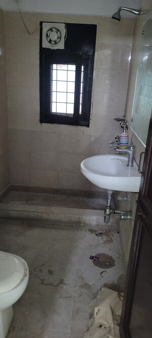 Bathroom in 3.5 BHK Villa at Sushant Lok I – for Rent