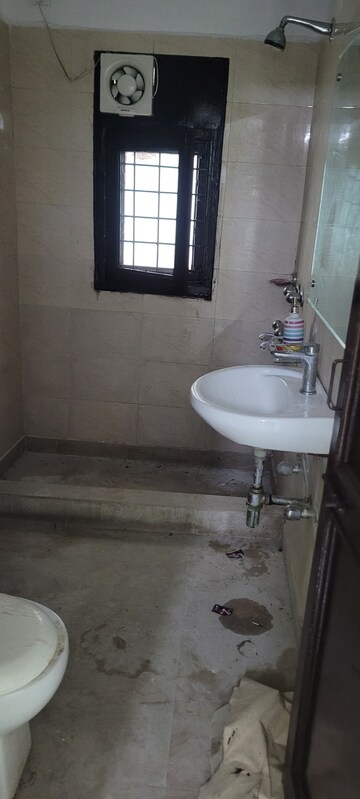 Bathroom in 3.5 BHK Villa at Sushant Lok I – for Rent
