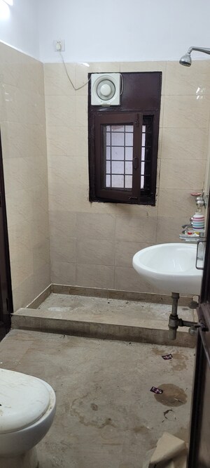 Bathroom in 3.5 BHK Villa at Sushant Lok I – for Rent