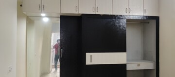 Furnished Amenities in 2 BHK Apartment at Signature Global Signum 107, Sector 107 – for Rent