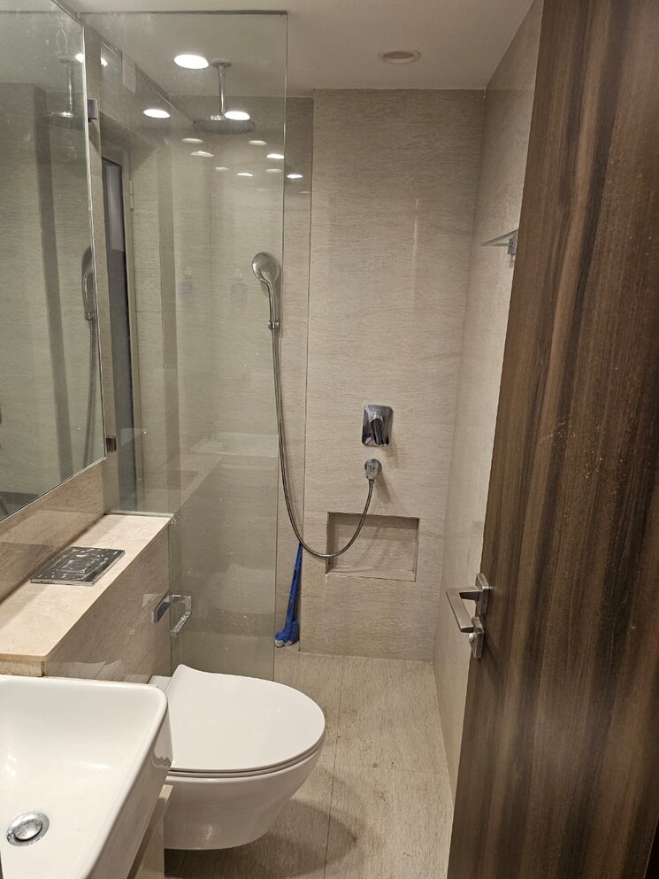Bathroom, hiranandani-regent-hill 1 Bedroom 550 Sq.Ft. Apartment In Powai Mumbai 9512991