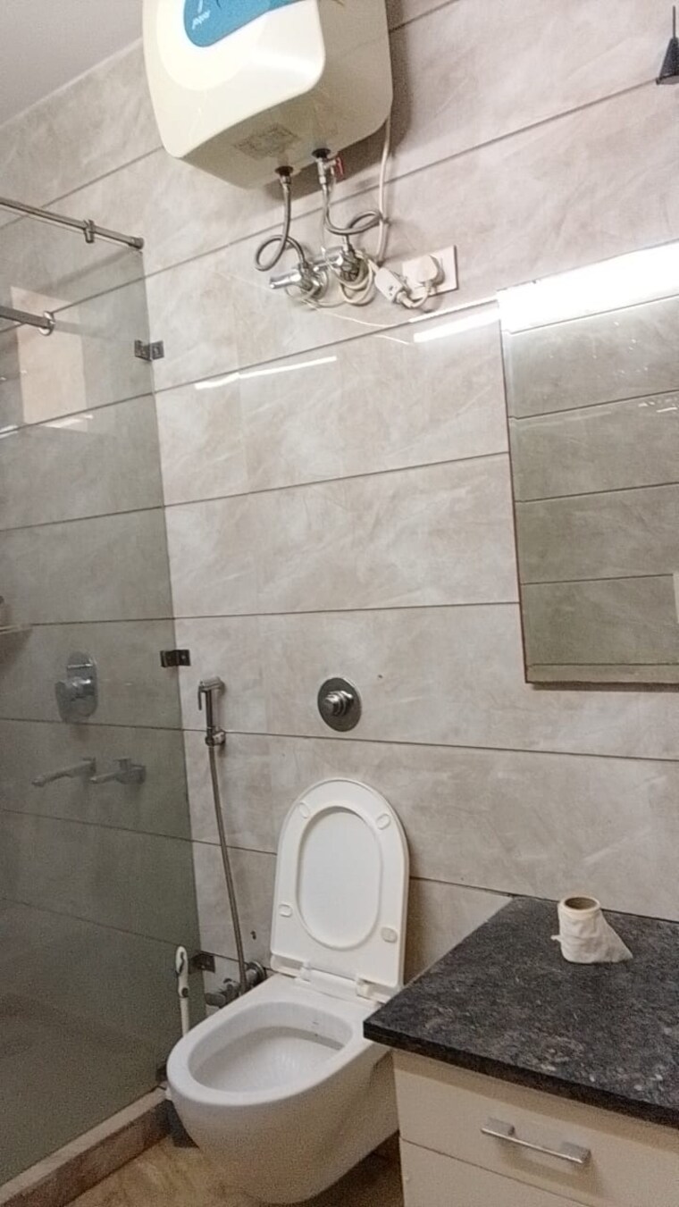 Bathroom, rajouri garden 3 Bedroom 1800 Sq.Ft. Builder Floor In Rajouri Garden Delhi 9513001