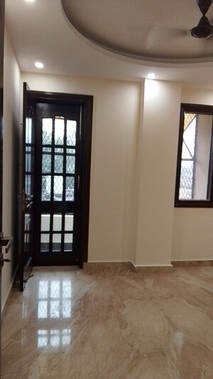 Room in 3 BHK Builder Floor at Rajouri Garden – for Rent