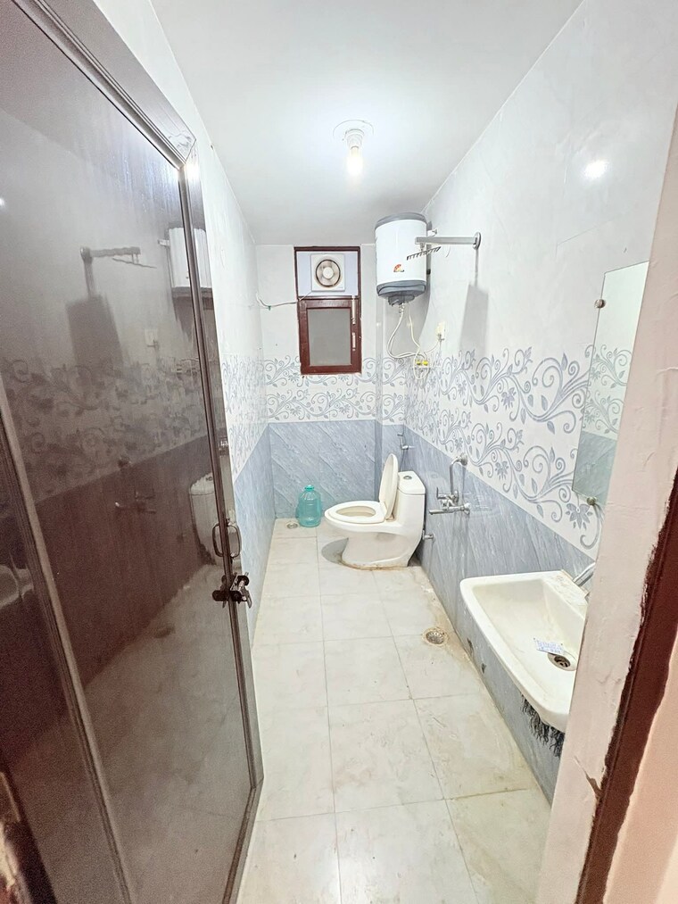 Bathroom, chattarpur 1 Bedroom 450 Sq.Ft. Builder Floor In Chattarpur Delhi 9513110