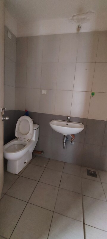 Bathroom in 3 BHK Apartment at Nanded Asawari, Nanded – for Rent