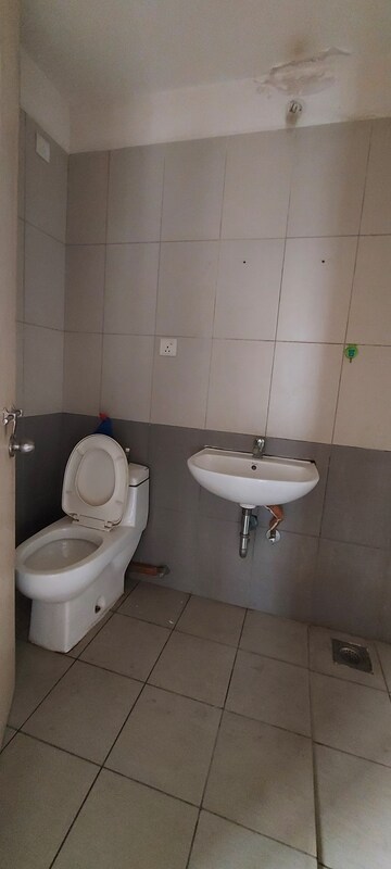 Bathroom in 3 BHK Apartment at Nanded Asawari, Nanded – for Rent