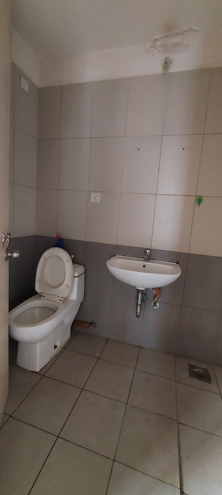 Bathroom, nanded-asawari 3 Bedroom 1553 Sq.Ft. Apartment In Nanded Pune 9513095