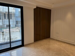 Room in 1 BHK Builder Floor at Green Park – for Rent