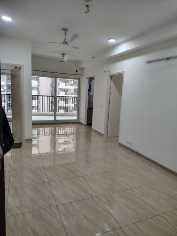 Furnished Amenities in 3 BHK Apartment at Gaur Atulyam, Omicron I Greater Noida – for Rent