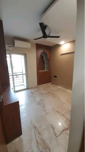 Room in 3 BHK Builder Floor at Bptp Park Floors I, Sector 77 – for Rent