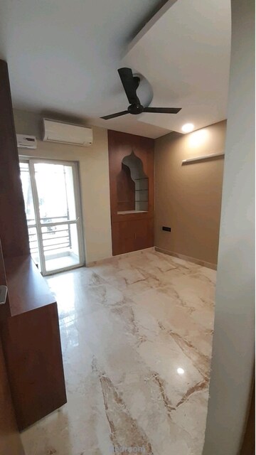 Room in 3 BHK Builder Floor at Bptp Park Floors I, Sector 77 – for Rent