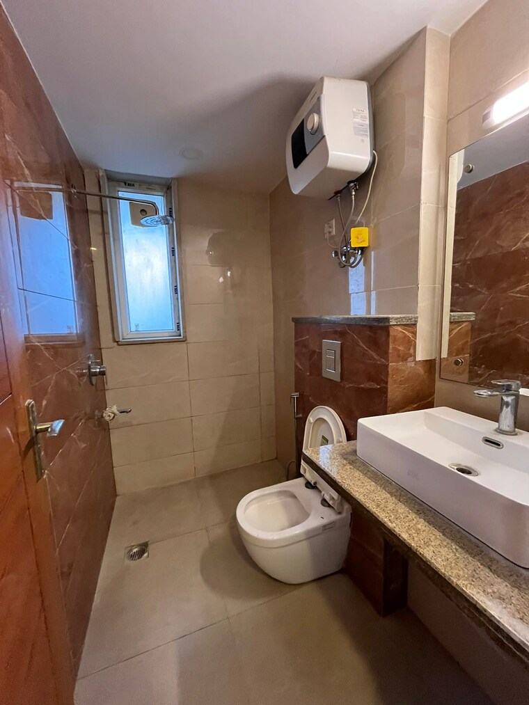 Bathroom, ansal-sushant-lok-i 3 Bedroom 215 Sq.Yd. Apartment In Sector 43 Gurgaon 9513278