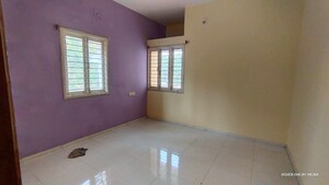 Room in 4 BHK Independent House at Gotri Road – for Rent