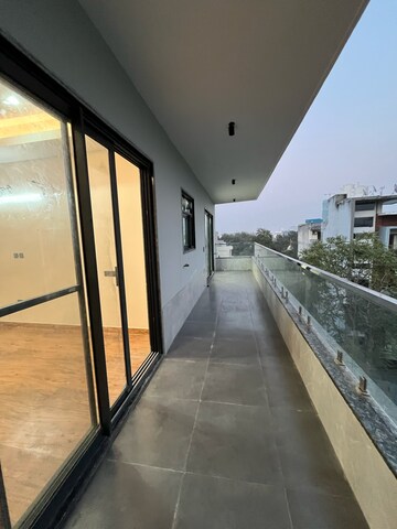 Balcony in 3 BHK Builder Floor at Sector 43 – for Rent