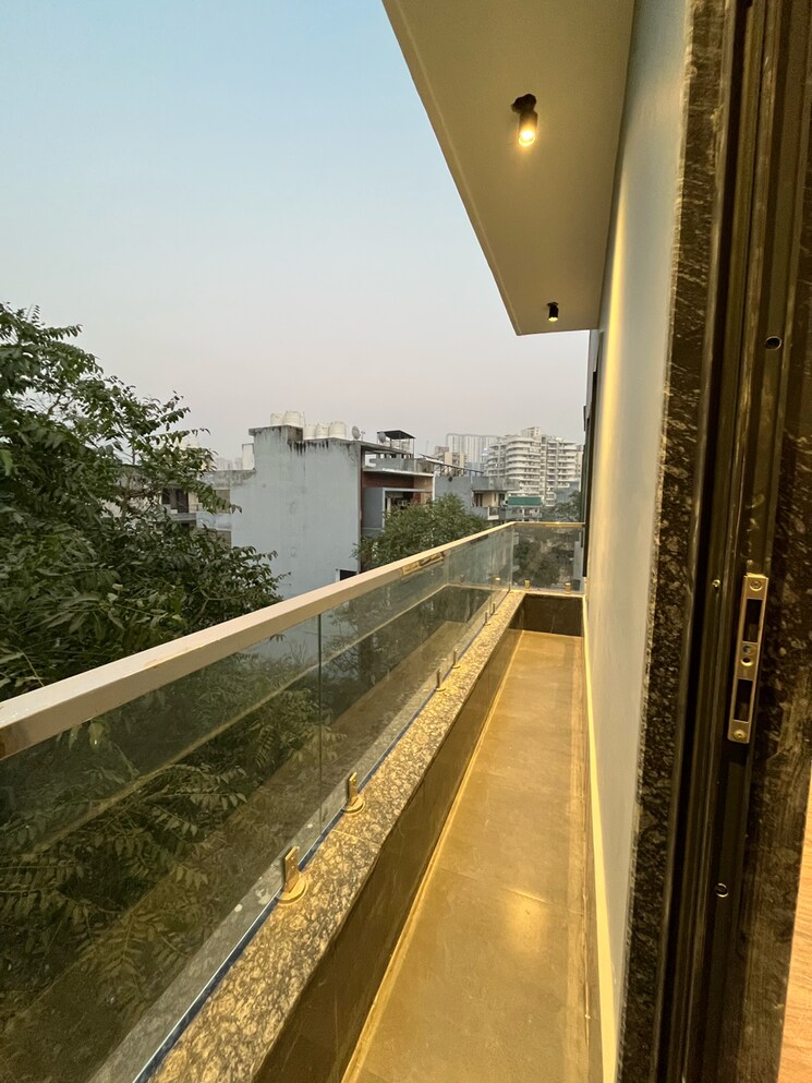 Balcony, sector 43 3 Bedroom 350 Sq.Yd. Builder Floor In Sector 43 Gurgaon 9513185