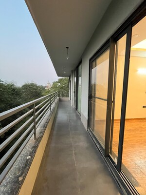 Balcony in 3 BHK Builder Floor at Sector 43 – for Rent