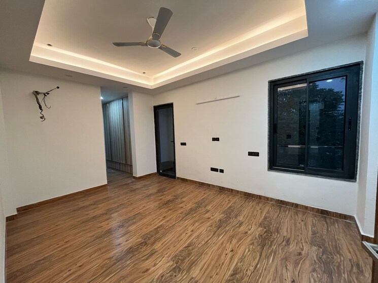 Room, sector 43 3 Bedroom 350 Sq.Yd. Builder Floor In Sector 43 Gurgaon 9513185