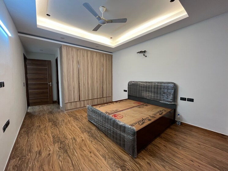 Bedroom, sector 43 3 Bedroom 350 Sq.Yd. Builder Floor In Sector 43 Gurgaon 9513185