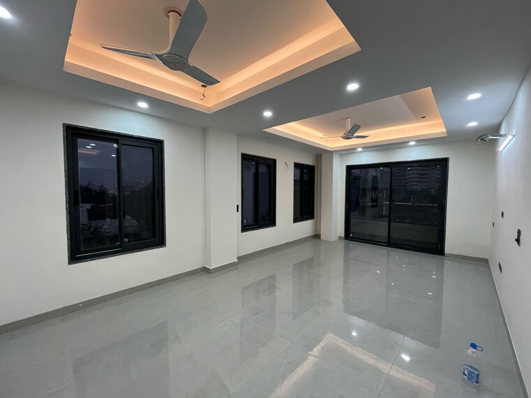 Room, sector 43 3 Bedroom 350 Sq.Yd. Builder Floor In Sector 43 Gurgaon 9513185
