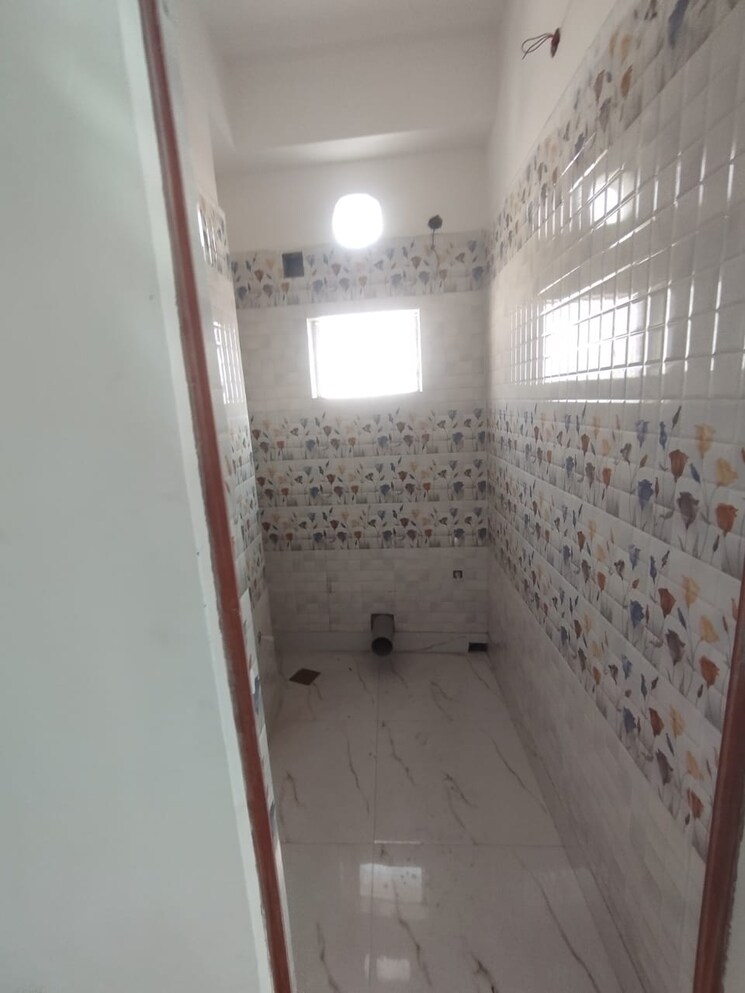 Attached Bathroom, dum dum 2 Bedroom 1000 Sq.Ft. Apartment In Dum Dum Kolkata 9513186