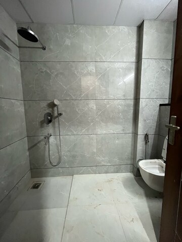 Attached Bathroom in 3 BHK Builder Floor at Sector 43 – for Rent