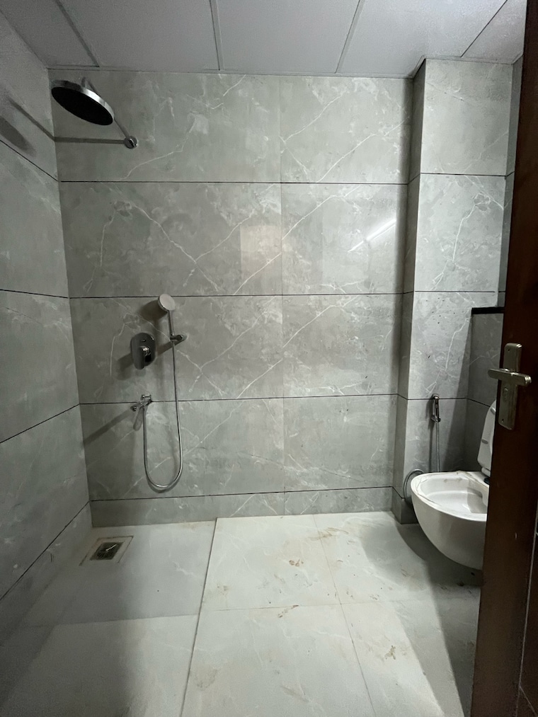 Attached Bathroom, sector 43 3 Bedroom 350 Sq.Yd. Builder Floor In Sector 43 Gurgaon 9513264