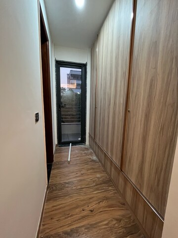 Building Lobby in 3 BHK Builder Floor at Sector 43 – for Rent