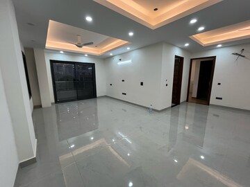 Bedroom in 3 BHK Builder Floor at Sector 43 – for Rent