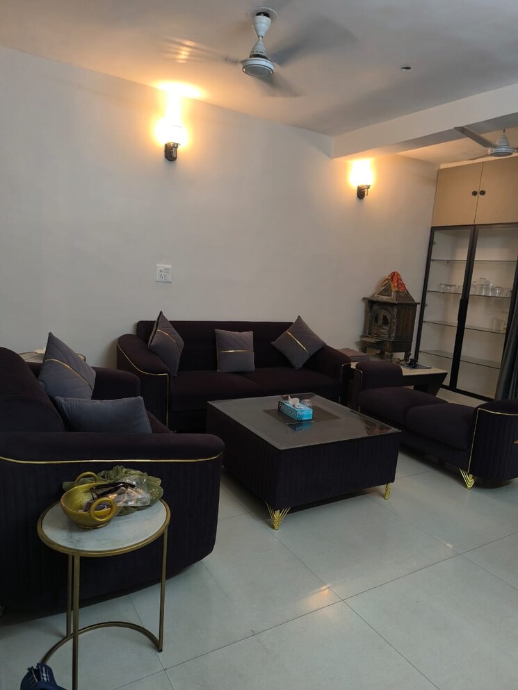 Living Room, uttam nagar 3 Bedroom 100 Sq.Yd. Builder Floor In Uttam Nagar Delhi 9513203