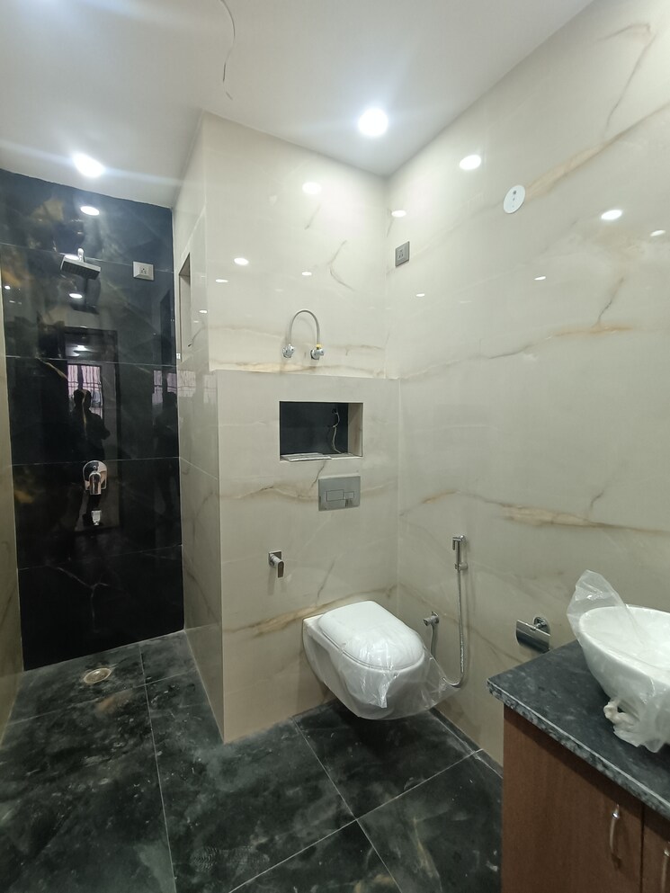 Attached Bathroom, bptp-district-3 3 Bedroom 1620 Sq.Ft. Builder Floor In Sector 85 Faridabad 9513301