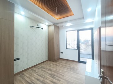 Room in 3 BHK Builder Floor at BPTP District 3, Sector 85 – for Sale