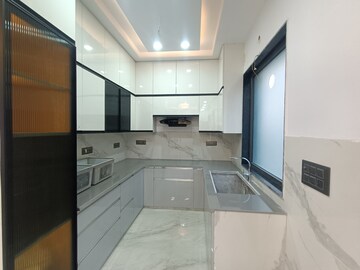 Kitchen in 3 BHK Builder Floor at BPTP District 3, Sector 85 – for Sale