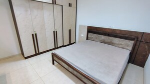 Room in 3 BHK Apartment at Bhadra Landmarks Legacy, Mg Road – for Rent