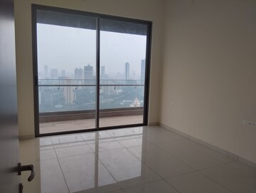 Room in 3 BHK Apartment at The Prestige City, Mulund West – for Rent