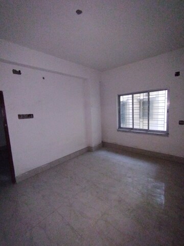 Room in 2 BHK Apartment at Vip Road Haldiram – for Sale