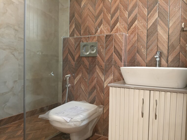 Bathroom, east of kailash 3 Bedroom 2000 Sq.Ft. Builder Floor In East Of Kailash Delhi 9513353
