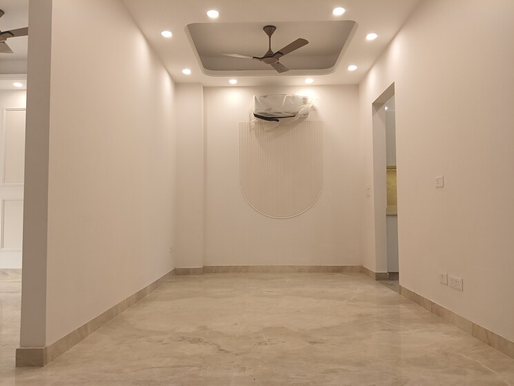 Room, east of kailash 3 Bedroom 2000 Sq.Ft. Builder Floor In East Of Kailash Delhi 9513353