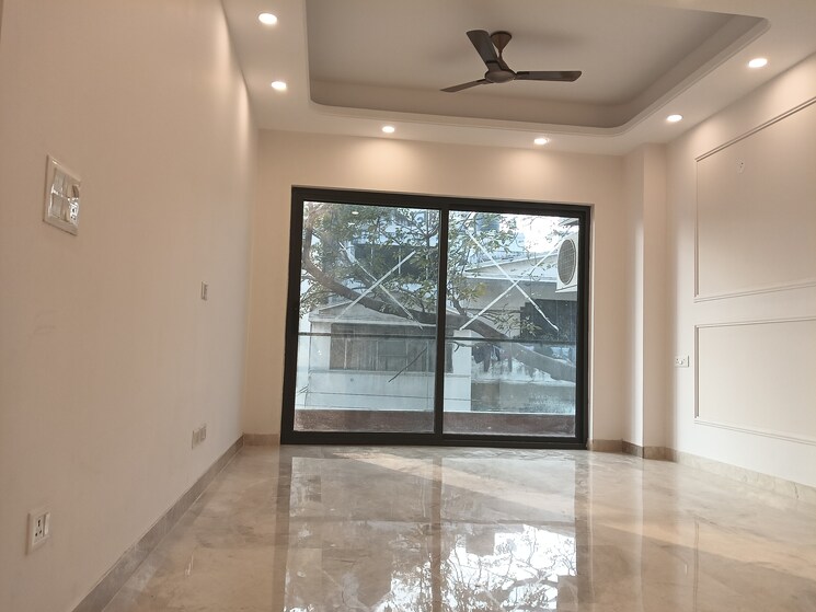 Room, east of kailash 3 Bedroom 2000 Sq.Ft. Builder Floor In East Of Kailash Delhi 9513353