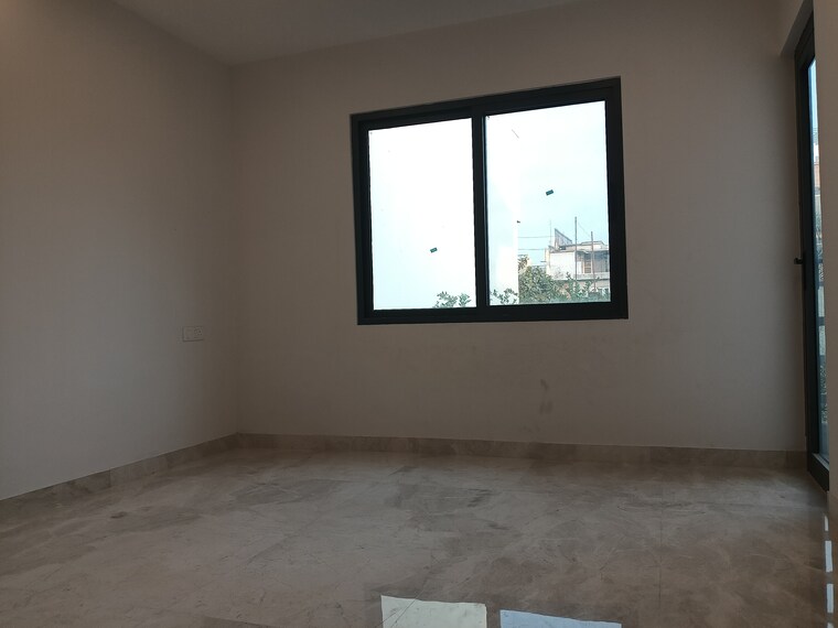Room, east of kailash 3 Bedroom 2000 Sq.Ft. Builder Floor In East Of Kailash Delhi 9513353